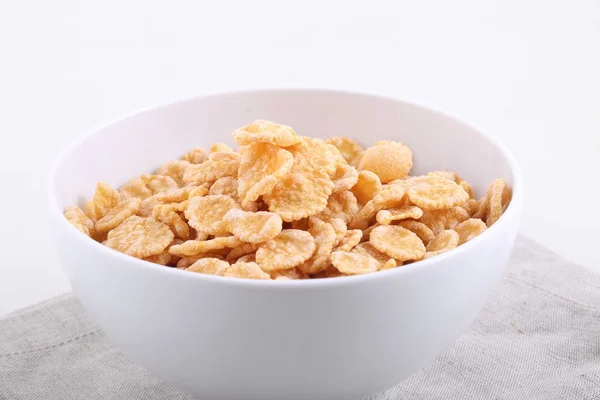 Flocons de maïs et de riz dans une tasse blanche, un petit déjeuner — Photo