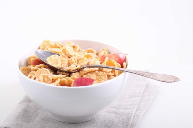 Elma dilim ile müsli, yararlı bir kahvaltı