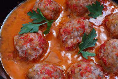 Domates soslu köfte. 