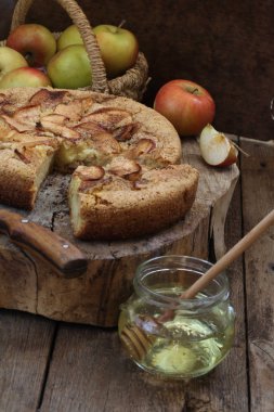 Charlotte ile elma, tarçın ve bal