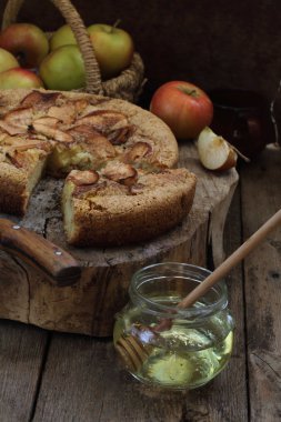 Charlotte ile elma, tarçın ve bal