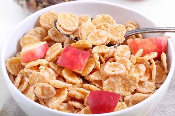 Copos de maíz y arroz con manzana, desayuno ligero — Foto de Stock