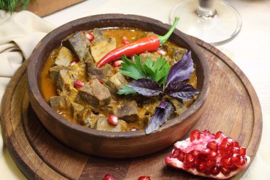 etli biber sıcak ve bir nar soslu kızarmış