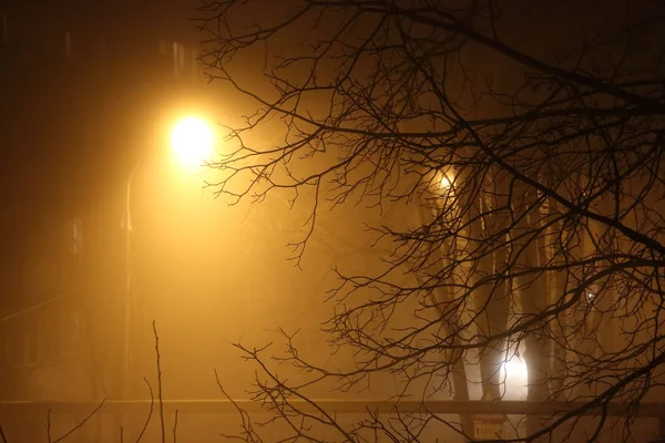 Nevoeiro na cidade — Fotografia de Stock