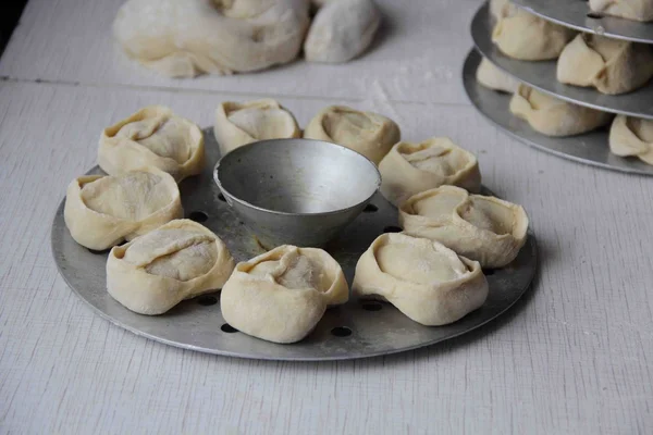 Bakelse fyllda med kött Mänty — Stockfoto