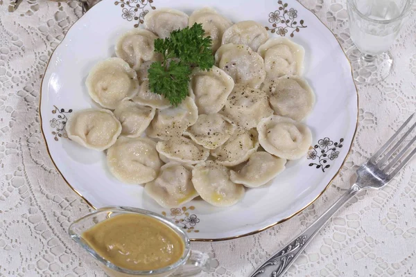 Dumplings served with mustard and vodka in a shot glass — Stock Photo, Image