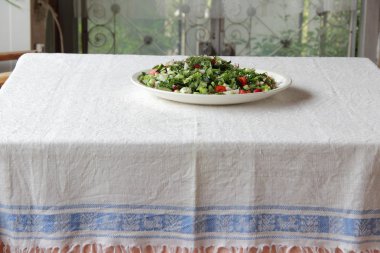 bahar sebze salatası ve yeşillik