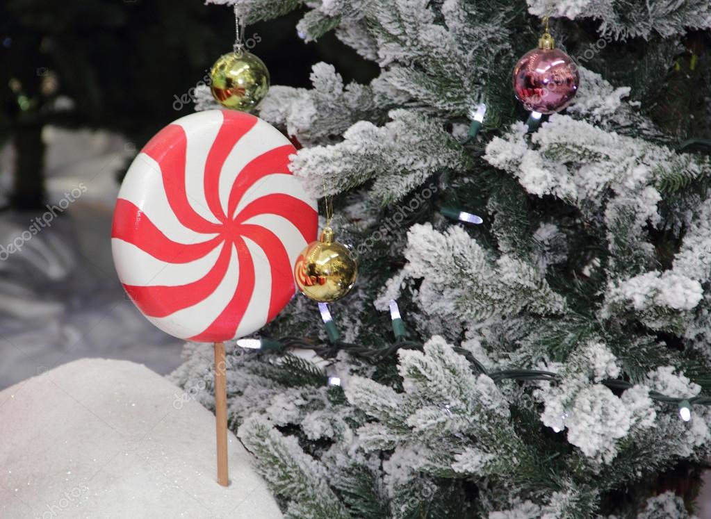Giant Lollipop Decoration Christmas Tree Decorated With Garland