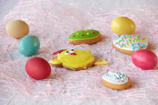 Glazed cookies and Easter eggs — Stock Photo, Image
