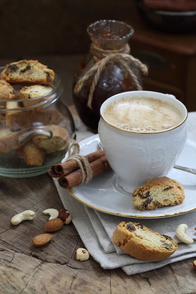 Coffee milk and shortbread — Stock Photo, Image