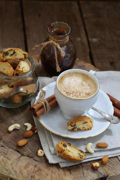 Coffee milk and shortbread — Stock Photo, Image