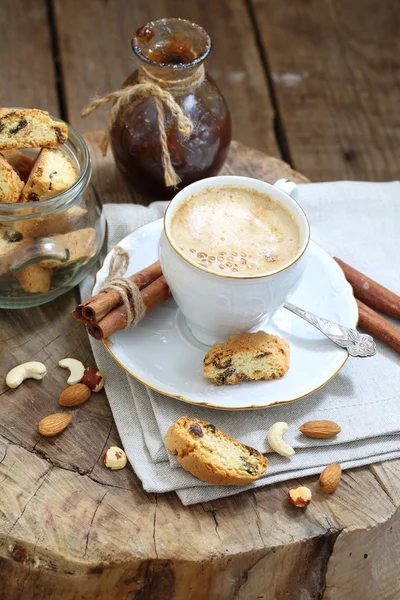 Coffee milk and shortbread — Stock Photo, Image