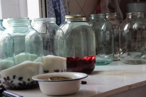 Compote of berries of dogwood in a clear jar on your Desk, stora — Stock Photo, Image