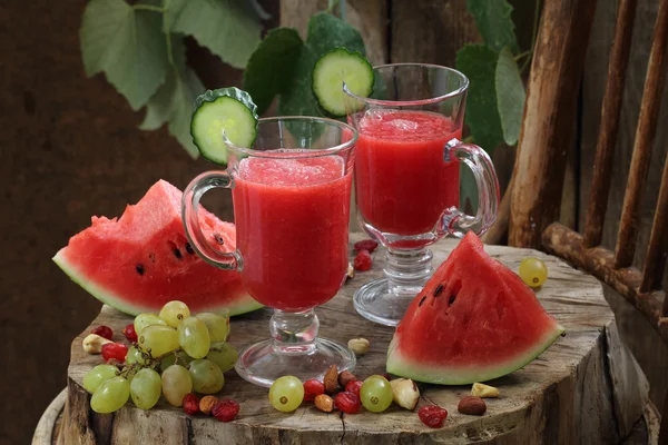 Vattenmelon smoothies i transparent glas — Stockfoto