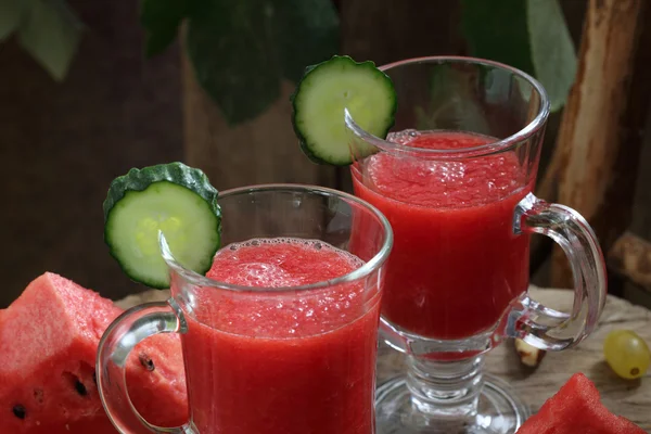 Vandmelon smoothies i et gennemsigtigt glas - Stock-foto