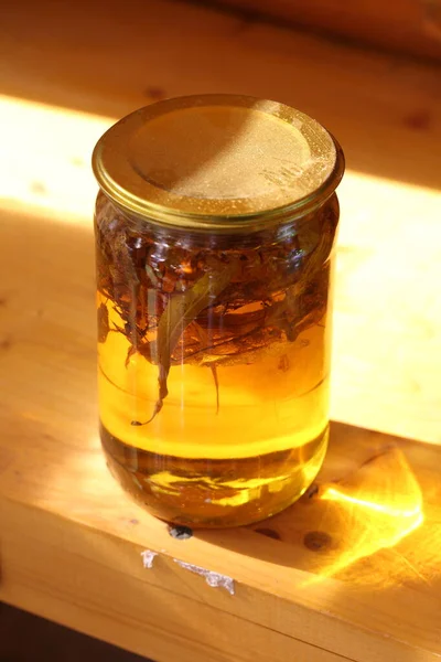 Potje Jam Een Houten Plank — Stockfoto