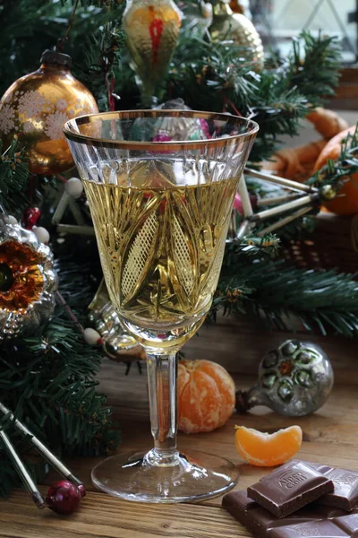 Champagne Mandarino Cioccolato Albero Natale Con Giocattoli — Foto Stock