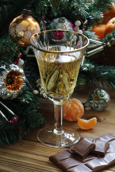 Champagne Cioccolato Mandarini Sotto Albero Natale — Foto Stock
