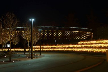Güzel bir parkın gece aydınlığı