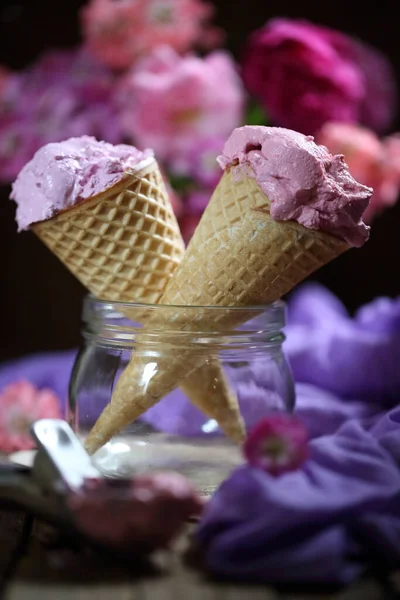 Natura Morta Con Ghiaccioli Una Tazza Waffle — Foto Stock