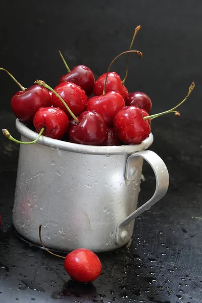 Jolie Cerise Cerises Rouges Dans Une Tasse — Photo