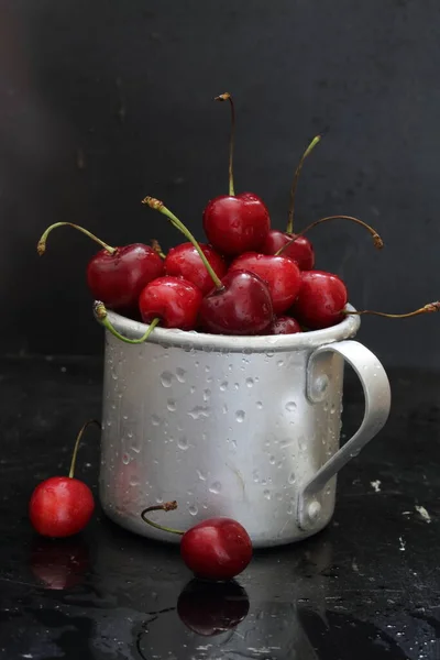 Jolie Cerise Cerises Rouges Dans Une Tasse — Photo