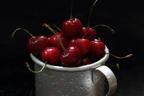 Jolie Cerise Cerises Rouges Dans Une Tasse — Photo