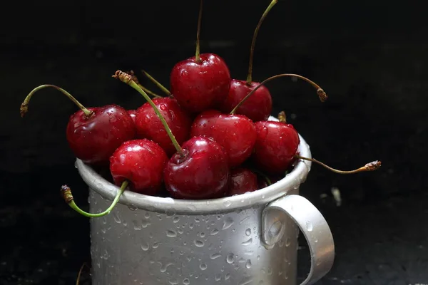 Jolie Cerise Cerises Rouges Dans Une Tasse — Photo