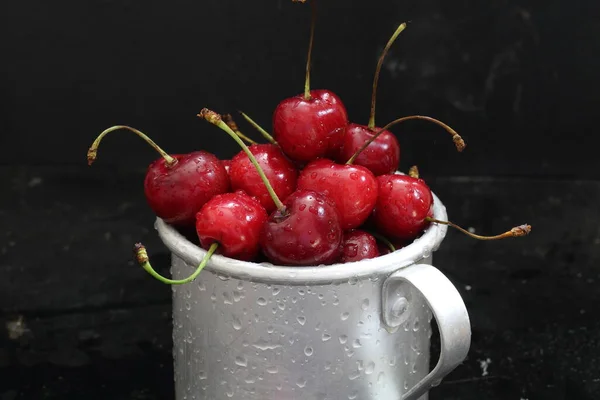 Jolie Cerise Cerises Rouges Dans Une Tasse — Photo