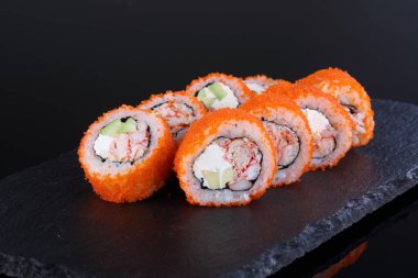 California usulü yengeç, peynir ve salatalık. Yengeçli suşi..