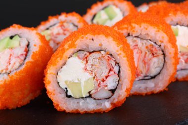 California usulü yengeç, peynir ve salatalık. Yengeçli suşi..