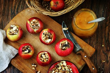Elma ile fındık ve bal