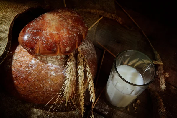 Bread round pshenichno - rye and milk — Stock Photo, Image