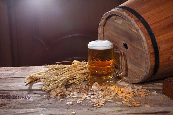 Beer with foam in a transparent mug — Stock Photo, Image