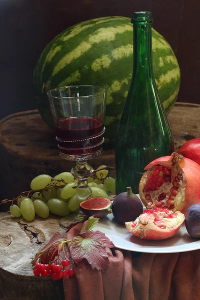 Vinho tinto e fruta — Fotografia de Stock