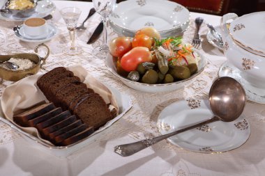 Kulak domates ve salatalık ve tuzlu lahana