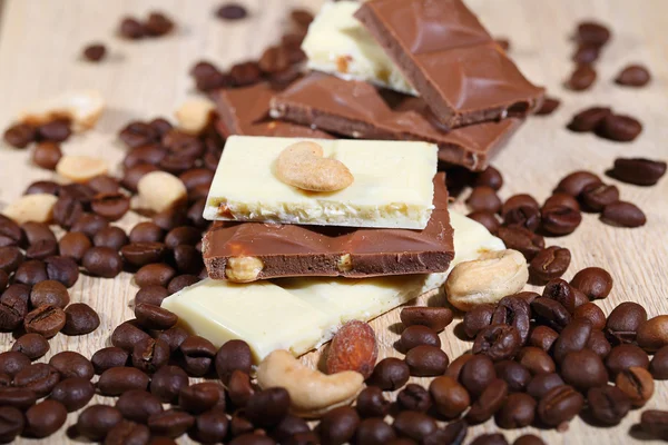 White and dark nut chocolate in an environment of coffee grains — Stock Photo, Image