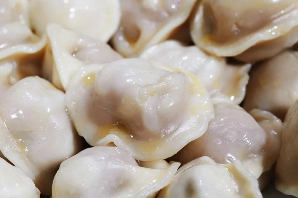 Pelmeni mit Butter — Stockfoto