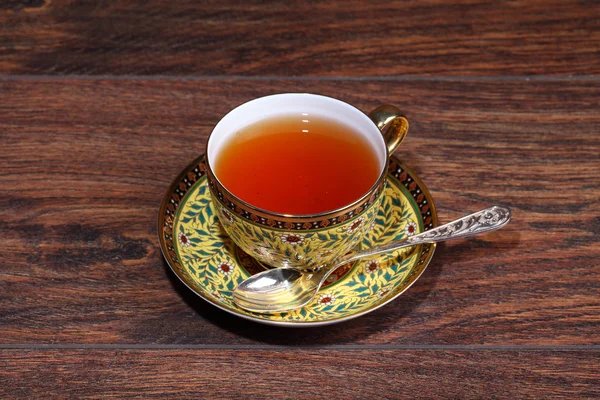 Чай в красивой чашке — стоковое фото