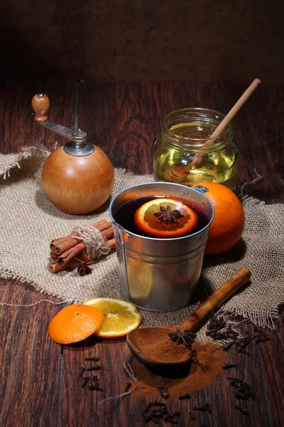 Şarap hazırlık, bir portakal, tatlım, cinn mulled şarap mulled — Stok fotoğraf