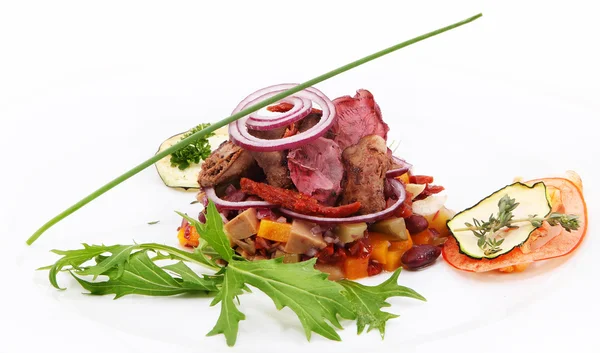 Liver submitted with stewed vegetables — Stock Photo, Image