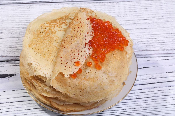 Frittelle con caviale rosso — Foto Stock