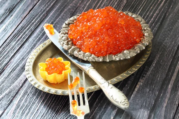 Tartlet met rode kaviaar — Stockfoto