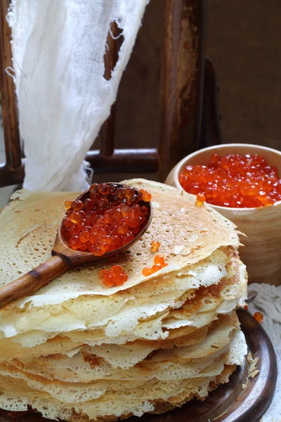 Red caviar and pancakes — Stock Photo, Image