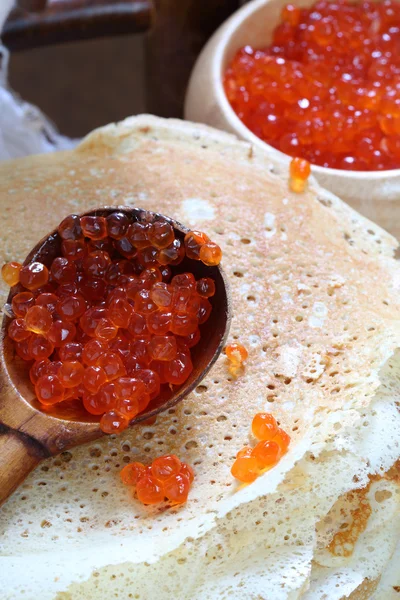 Kaviar merah dan pancake — Stok Foto