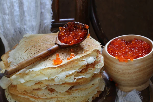 Kaviar merah dan pancake — Stok Foto