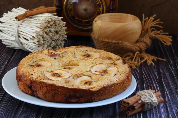 Pie "charlotte" with apples — Stock Photo, Image