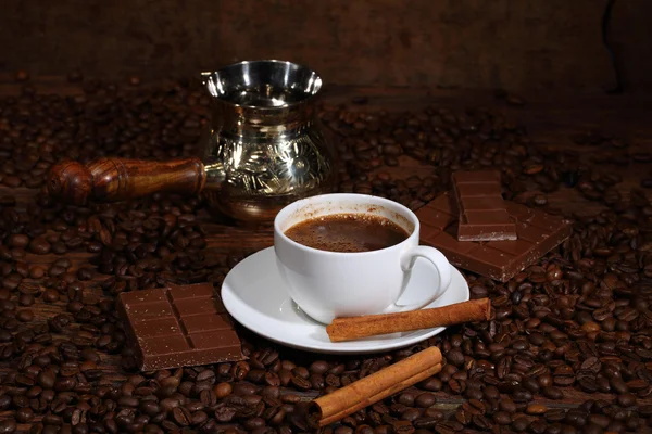 Masih hidup dari kopi, coklat, kayu manis dan turis yang — Stok Foto