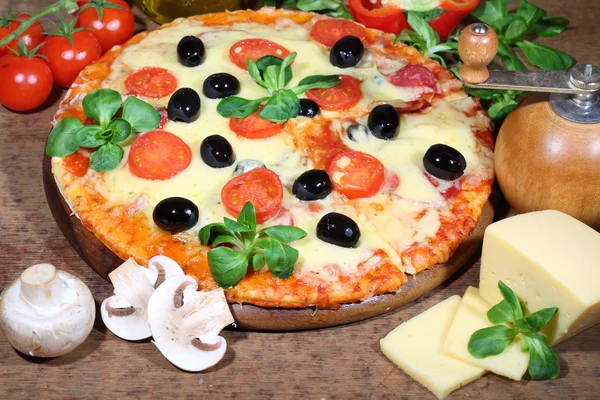 Pizza — Stockfoto