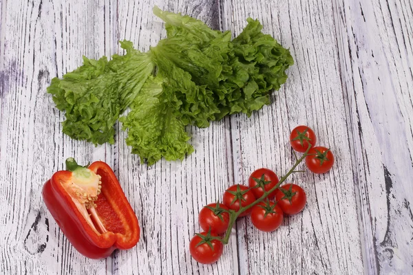 Tomaten, salade en de Bulgaarse peper — Stockfoto